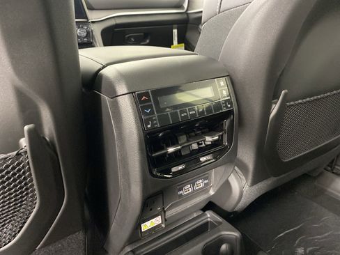 New 2025 Jeep Grand Cherokee L Limited w/ Black Appearance Package image 33