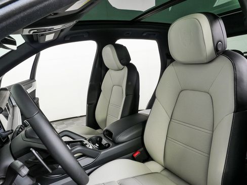 New 2026 Porsche Cayenne AWD/4WD image 5