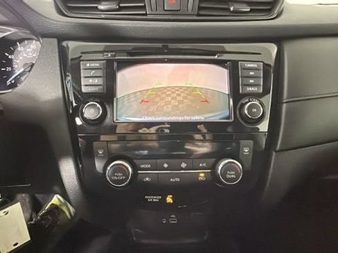 Used 2020 Nissan Rogue S FWD image 23