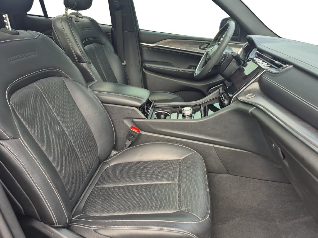 Used 2023 Jeep Grand Cherokee Overland RWD image 15