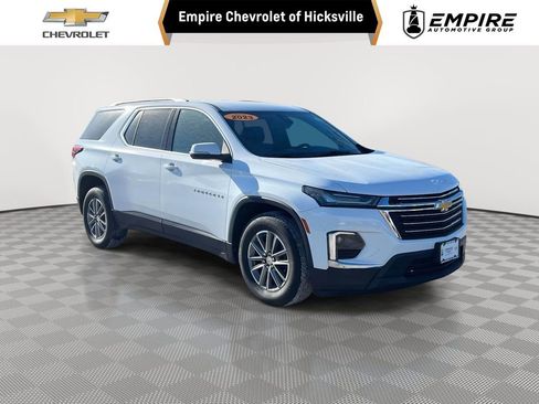 Used 2023 Chevrolet Traverse LT image 1