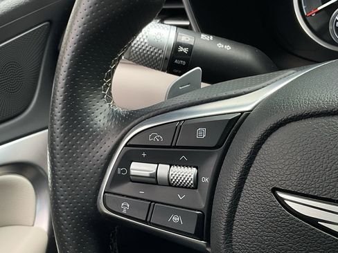 Used 2025 Genesis G70 2.5T image 22