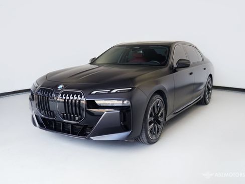 Used 2025 BMW 740i w/ Premium Package RWD image 2