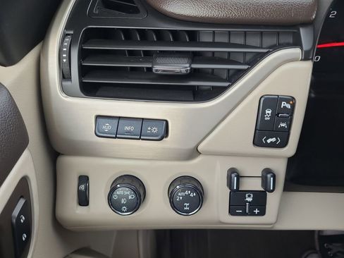 Used 2020 GMC Yukon Denali w/ Open Road Package AWD/4WD image 20