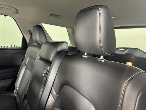 Used 2024 Nissan Pathfinder SL AWD/4WD image 10