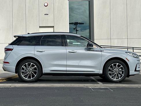 New 2026 Lincoln Corsair Grand Touring image 2