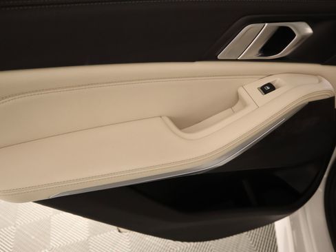 Used 2022 BMW X5 xDrive40i w/ M Sport Package image 18