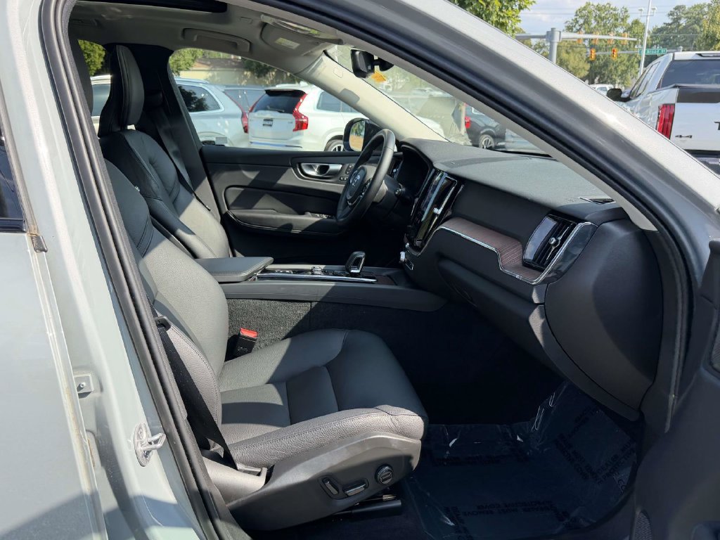 Used 2024 Volvo XC60 B5 Plus w/ Protection Package Premier AWD/4WD image 12