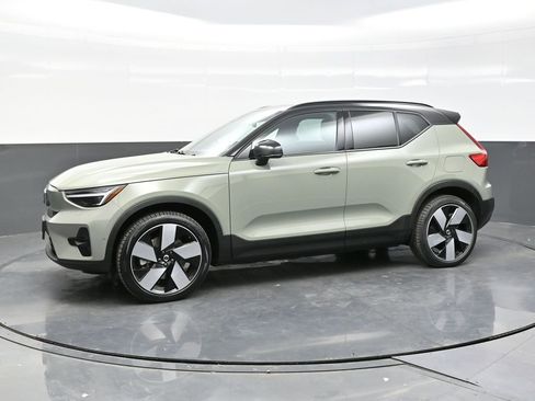 Used 2023 Volvo XC40 Recharge Ultimate image 3