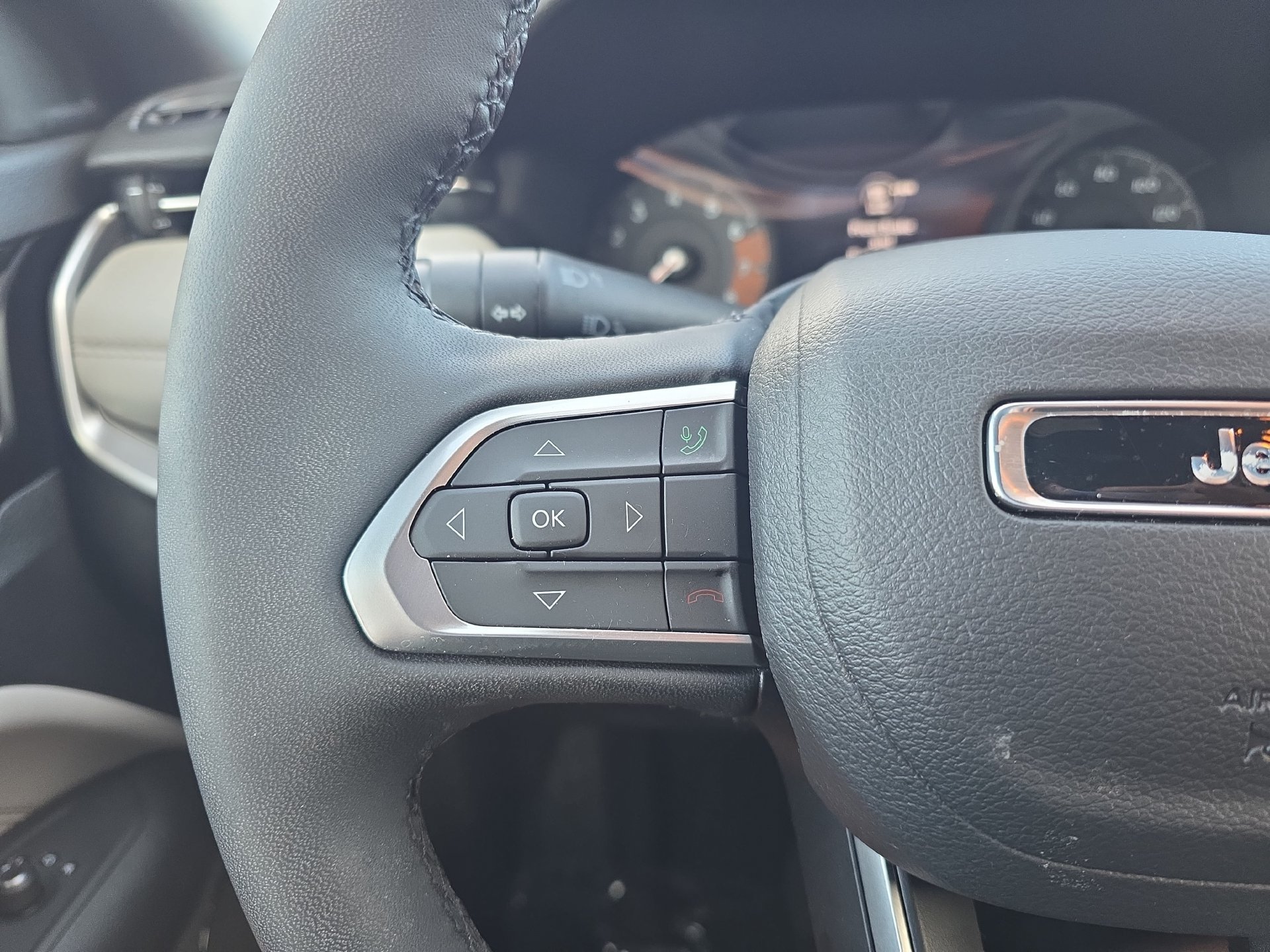 Used 2025 Jeep Compass Limited AWD/4WD image 16