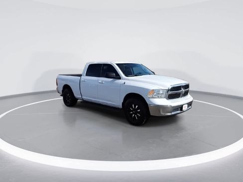 Used 2017 RAM 1500 Classic SLT image 2