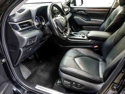 Used 2022 Toyota Highlander Limited AWD/4WD image 10