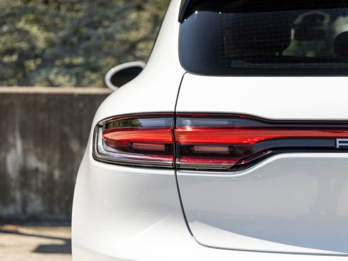 Certified 2026 Porsche Macan AWD/4WD image 19