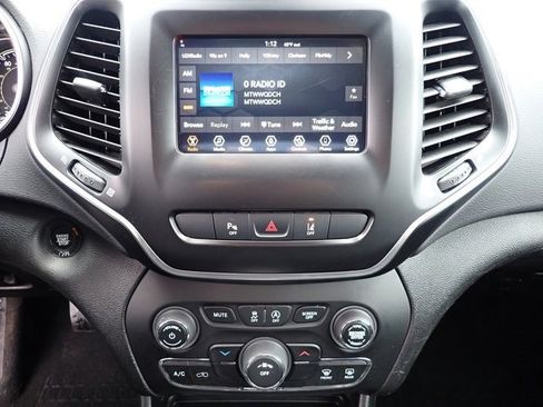 Used 2021 Jeep Cherokee Latitude Plus w/ Mopar Interior Package image 28