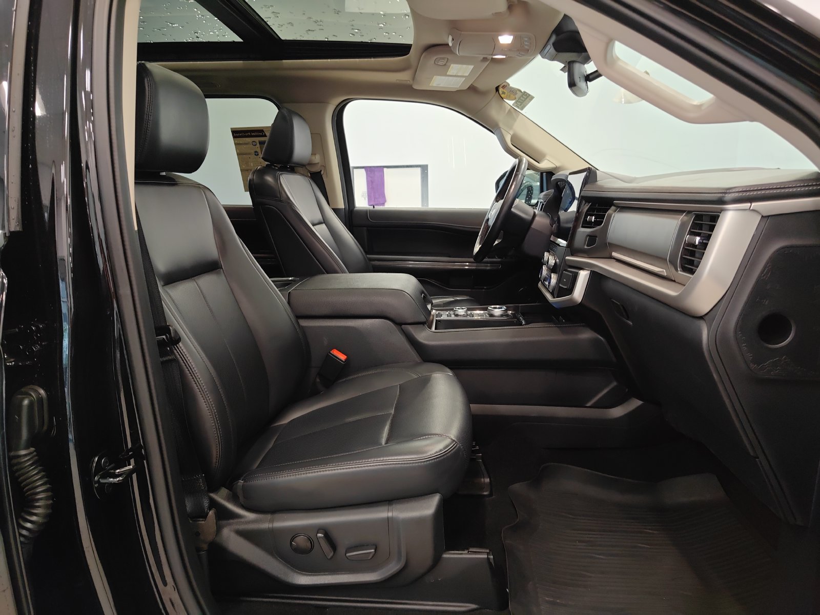 Used 2023 Ford Expedition XLT AWD/4WD image 21