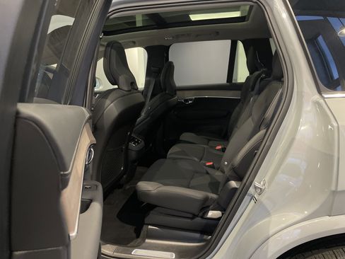 Used 2025 Volvo XC90 B6 Plus image 36