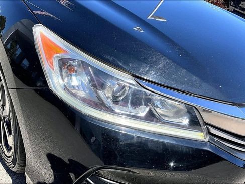 Used 2017 Honda Accord EX image 32