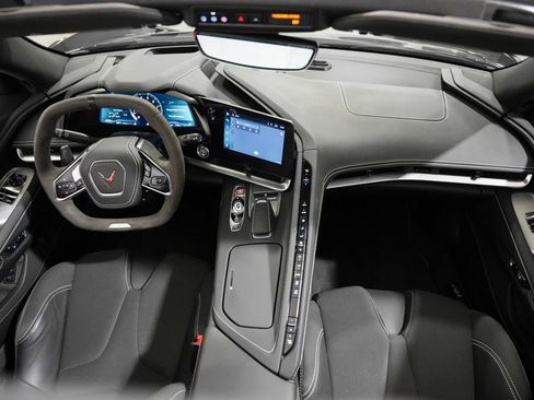 Used 2025 Chevrolet Corvette Z06 RWD image 18