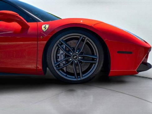 Used 2017 Ferrari 488 GTB RWD image 11