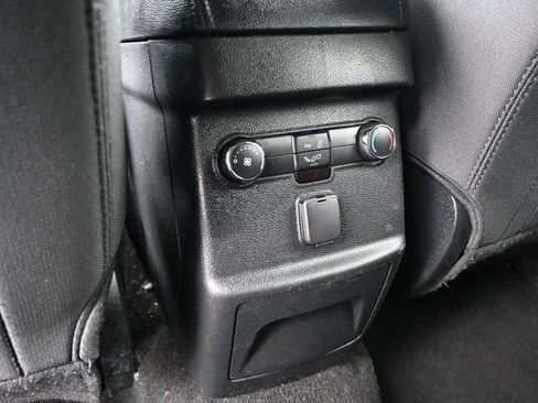 Used 2019 Ford Explorer XLT w/ Equipment Group 201A FWD image 16