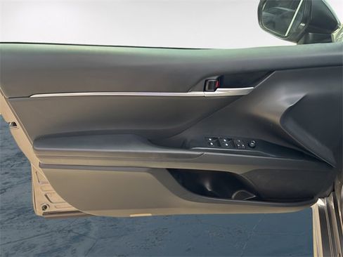 Used 2018 Toyota Camry SE w/ Convenience Package image 19