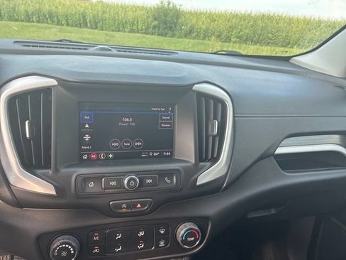 Used 2024 GMC Terrain SLE AWD/4WD image 14