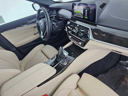 Used 2023 BMW 530e w/ Executive Package image 11