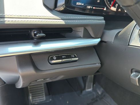 Used 2024 Chevrolet Corvette Z06 RWD image 14