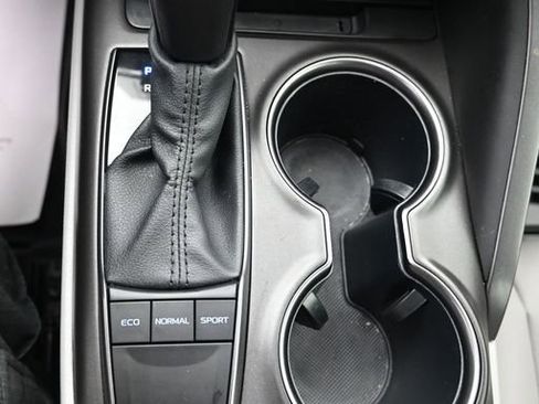 Used 2024 Toyota Camry SE FWD image 17