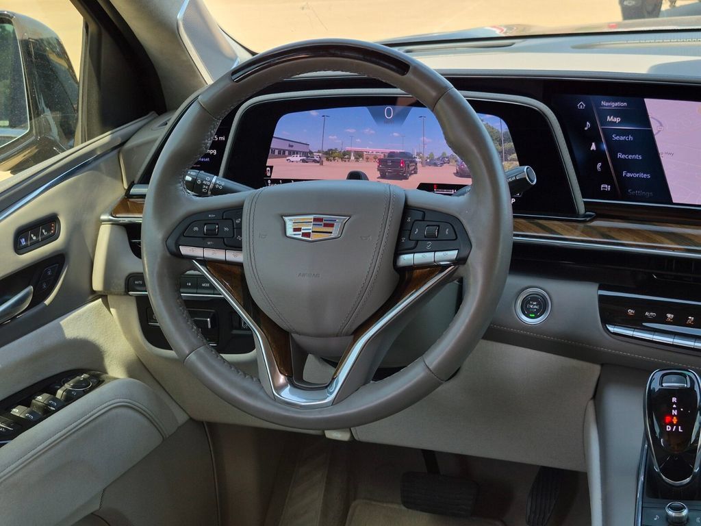 Used 2024 Cadillac Escalade Premium Luxury Platinum w/ Heavy-Duty Trailer Package AWD/4WD image 12