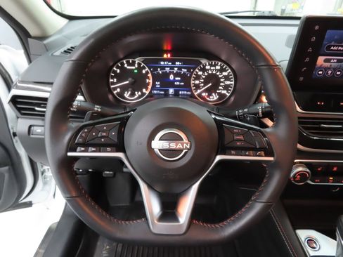 Used 2024 Nissan Altima 2.5 SR w/ SR Premium Package image 14