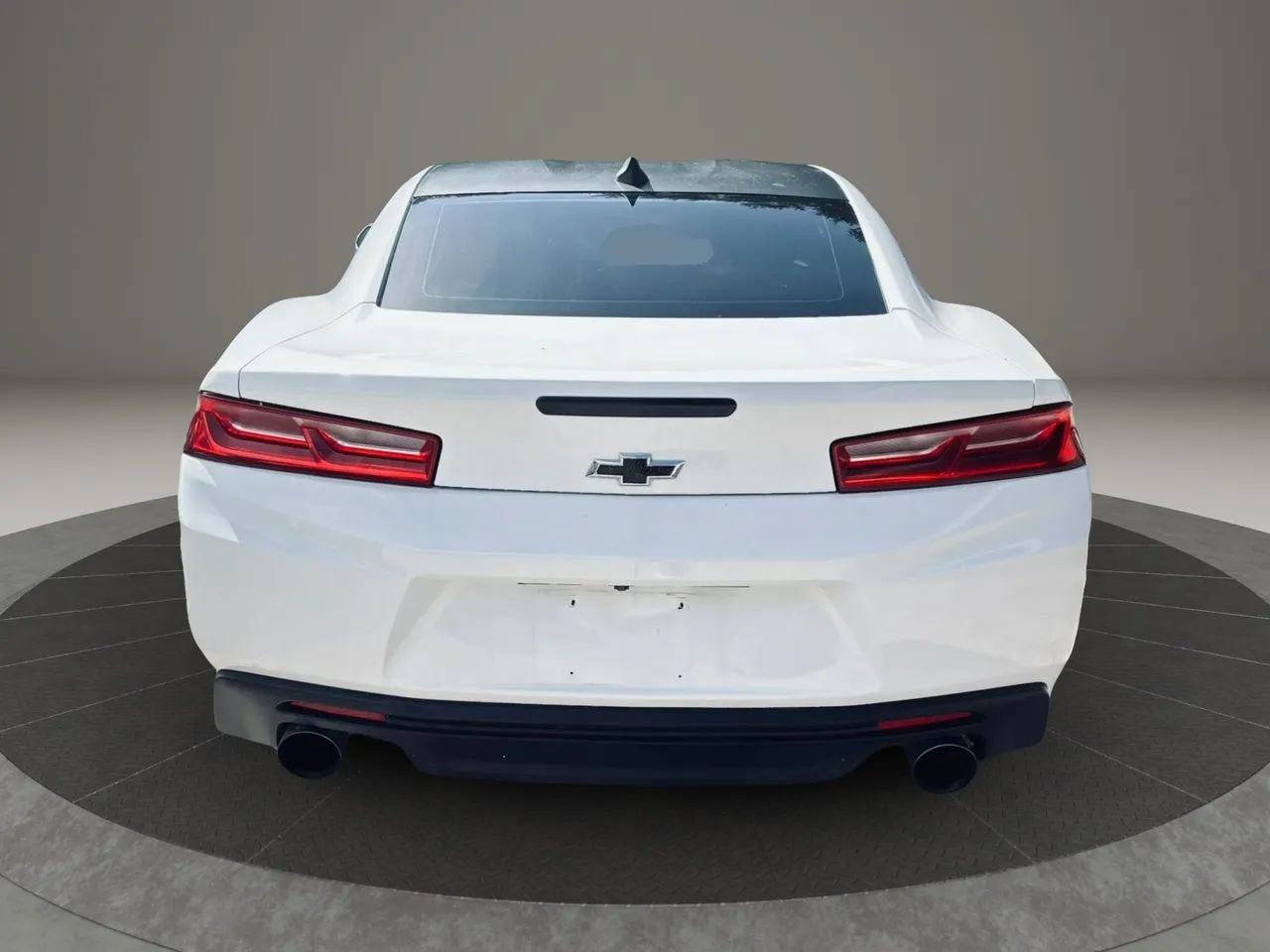 Used 2018 Chevrolet Camaro LS RWD image 4