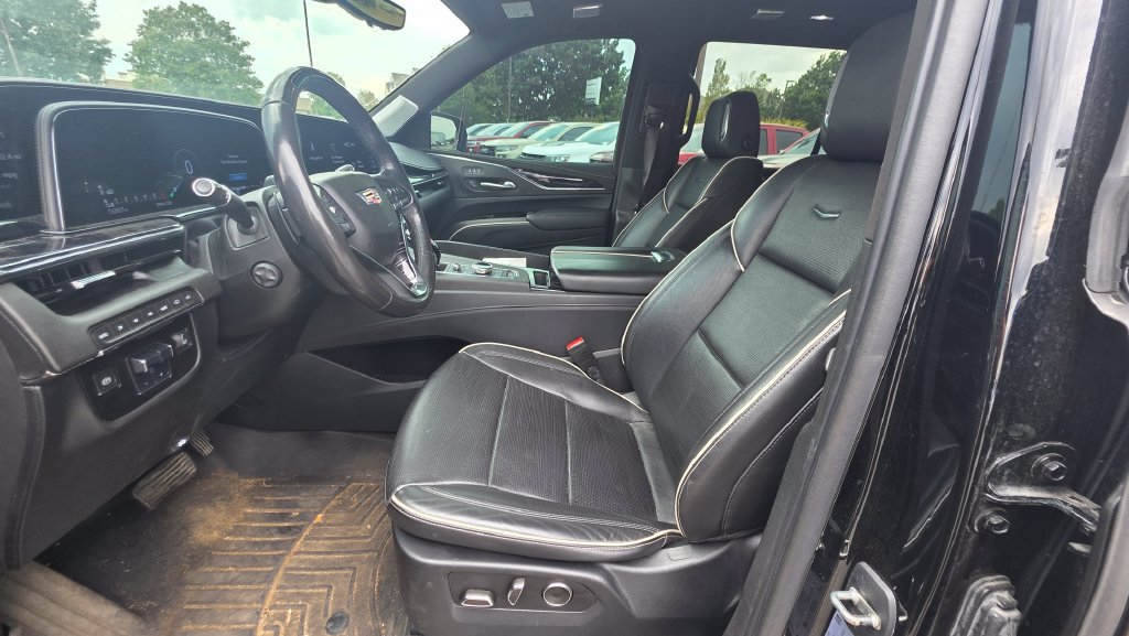 Used 2021 Cadillac Escalade Sport w/ Driver Assist Tech Package AWD/4WD image 4