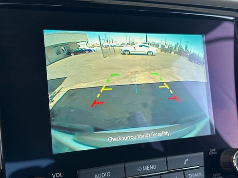 Used 2024 Nissan Frontier SV image 18