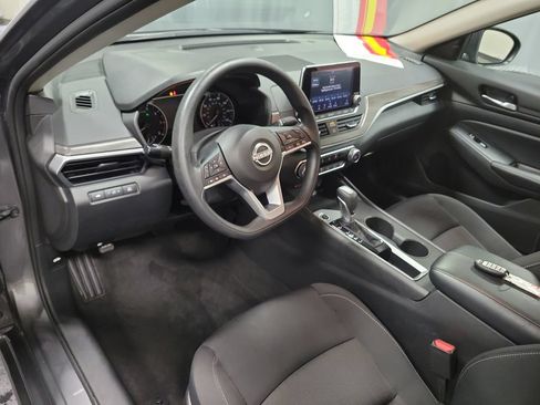 Used 2025 Nissan Altima 2.5 SV FWD image 16