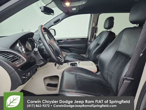 Certified 2017 Dodge Grand Caravan SXT image 19