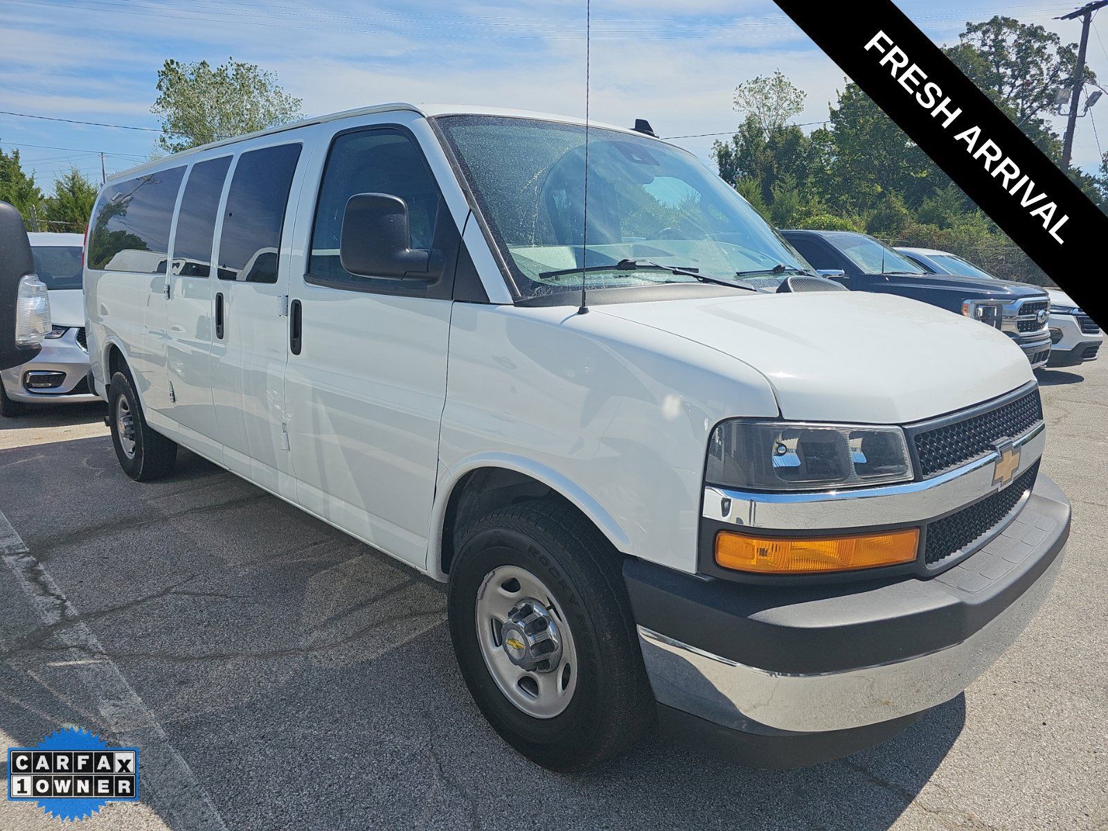 Used 2025 Chevrolet Express 3500 LT w/ LT Preferred Equipment Group RWD image 1
