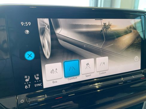 Used 2026 Volkswagen Atlas Cross Sport SE w/ Panoramic Sunroof Package FWD image 17