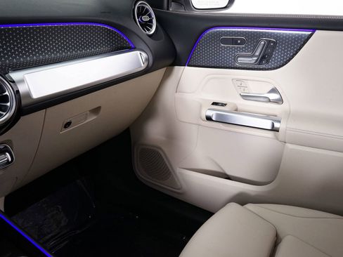 Used 2025 Mercedes-Benz GLB 250 4MATIC image 22