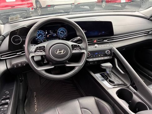 Used 2025 Hyundai Elantra Limited FWD image 28