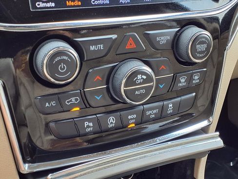 Used 2020 Jeep Grand Cherokee Limited image 9