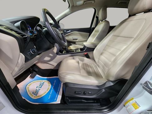 Used 2019 Ford Escape SEL image 12