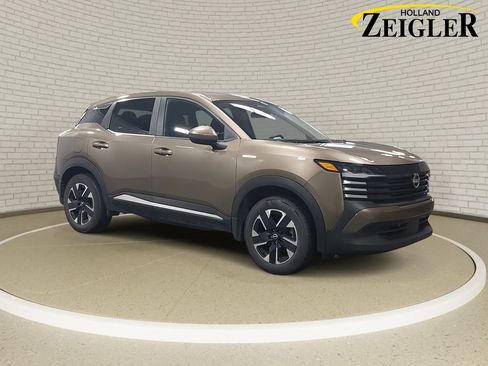 Certified 2025 Nissan Kicks SV image 3