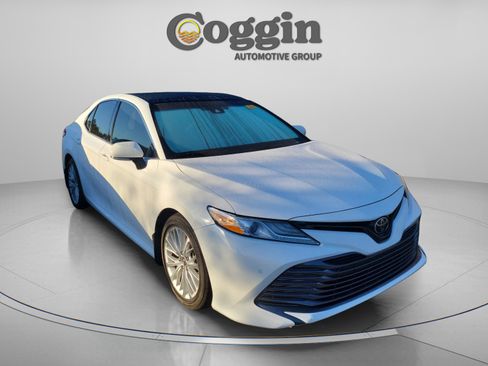Used 2018 Toyota Camry XLE image 6