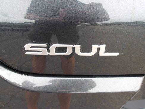 Used 2023 Kia Soul LX w/ LX Technology Package FWD image 33