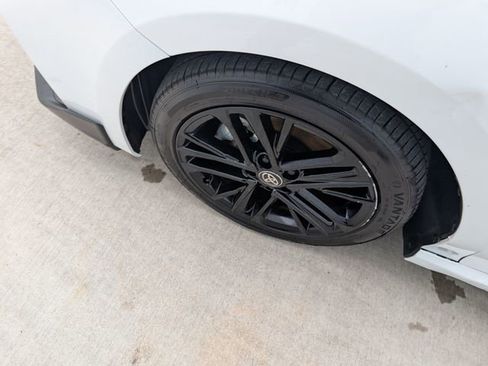 Used 2025 Toyota Camry SE image 8