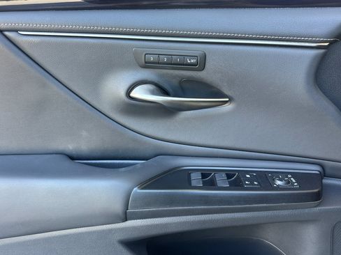 Certified 2020 Lexus ES 300h w/ Premium Package FWD image 12