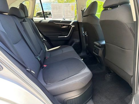 Used 2025 Toyota RAV4 XLE AWD/4WD image 28