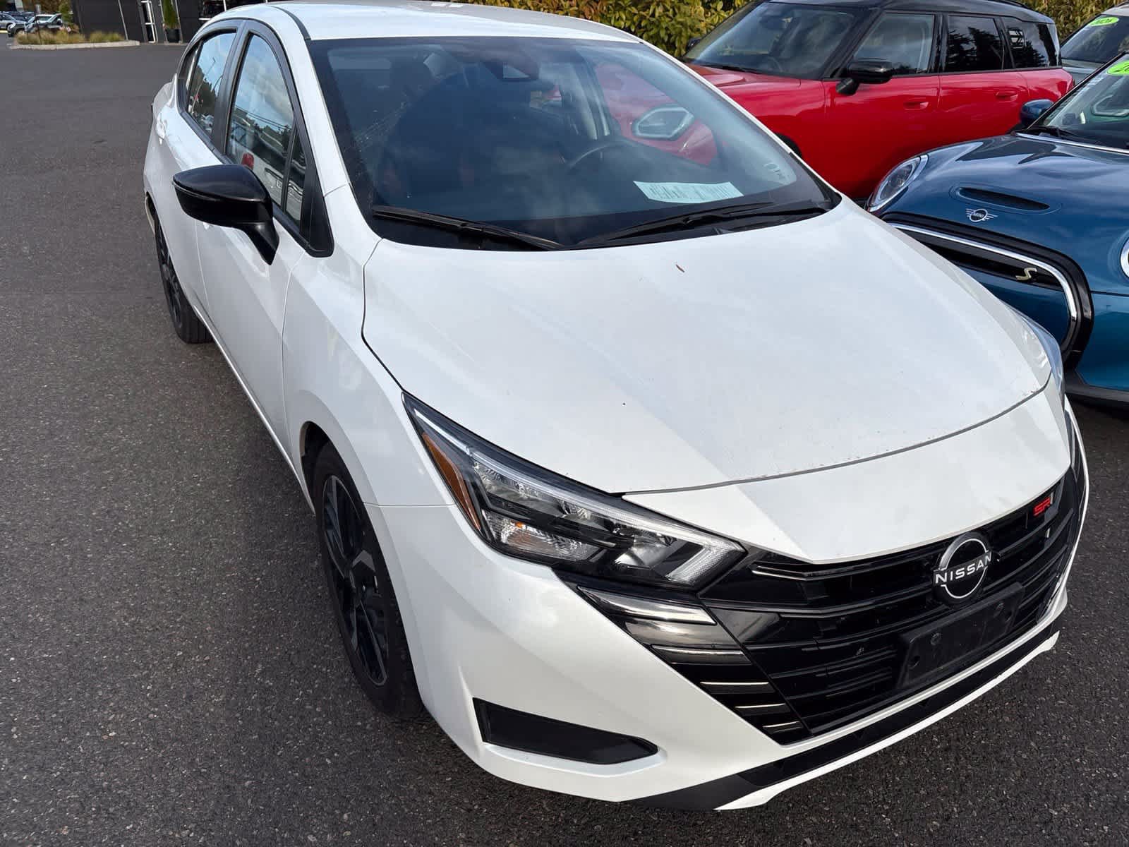 Used 2025 Nissan Versa SR FWD image 3