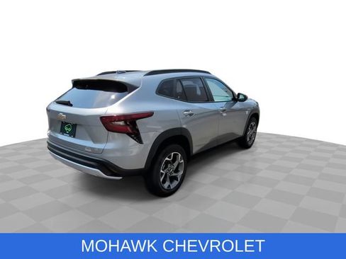 Used 2024 Chevrolet Trax LT w/ Driver Confidence Package FWD image 9
